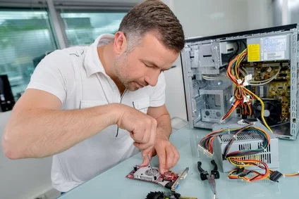 Dlaczego komputer głośno chodzi?