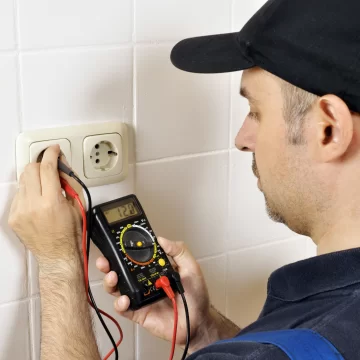 Płyta indukcyjna robi zwarcie - usterka elektryczna czy awaria sprzętu?
