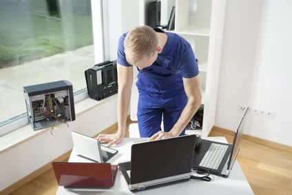 Na co warto zwrócić uwagę przy zakupie nowego komputera lub laptopa?