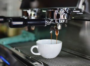 Ekspres się nie włącza? Sprawdź, co zrobić!
